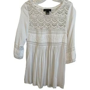 Karen Kane women's white, crochet trim top with 3/4 sleeves.